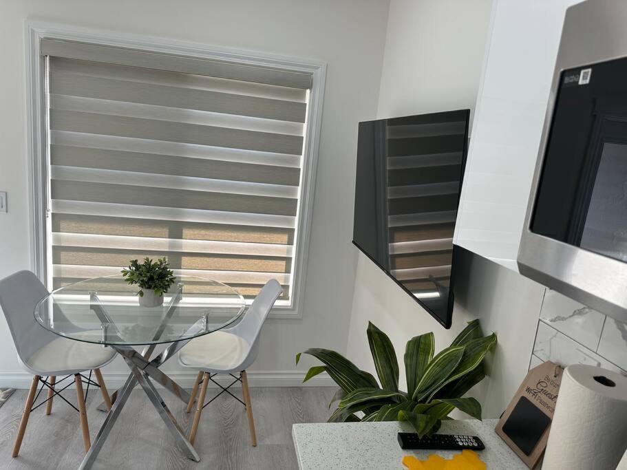 Award Winning Boho Paradise Sunlit Modern Suite YYC Exterior foto