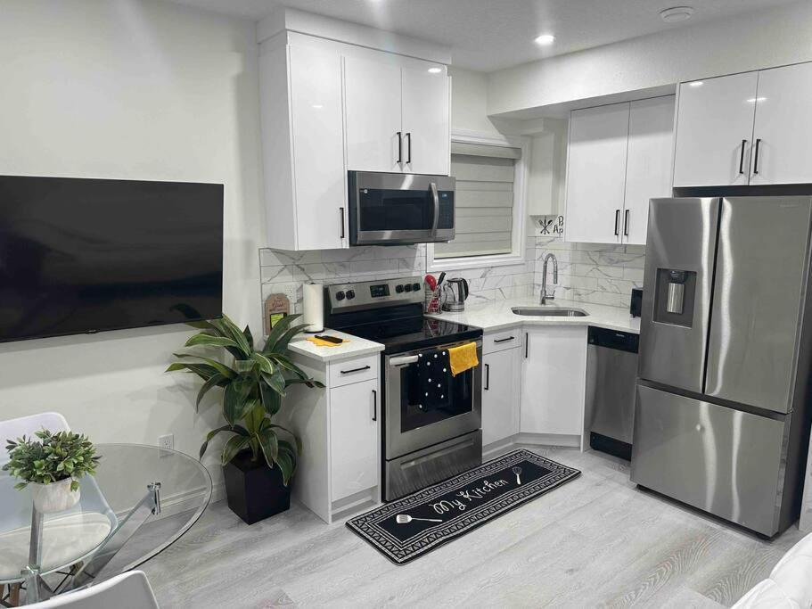 Award Winning Boho Paradise Sunlit Modern Suite YYC Exterior foto
